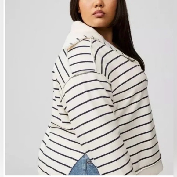 NWT Fleece V-Neck Sweatshirt. Size 00. - Picture 11 of 12